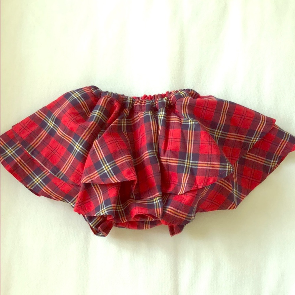 Dona Carmen adorable red plaid skirt